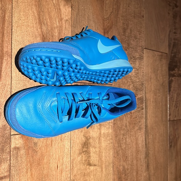 Nike interior turf shoes. - Picture 3 of 5